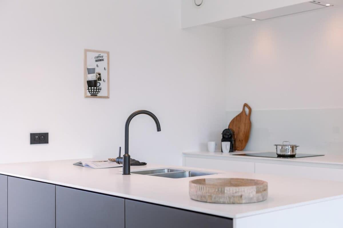 New, Luxurious And Modern Apartment With Private Parking Koksijde Kültér fotó