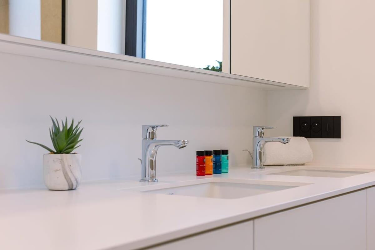 New, Luxurious And Modern Apartment With Private Parking Koksijde Kültér fotó